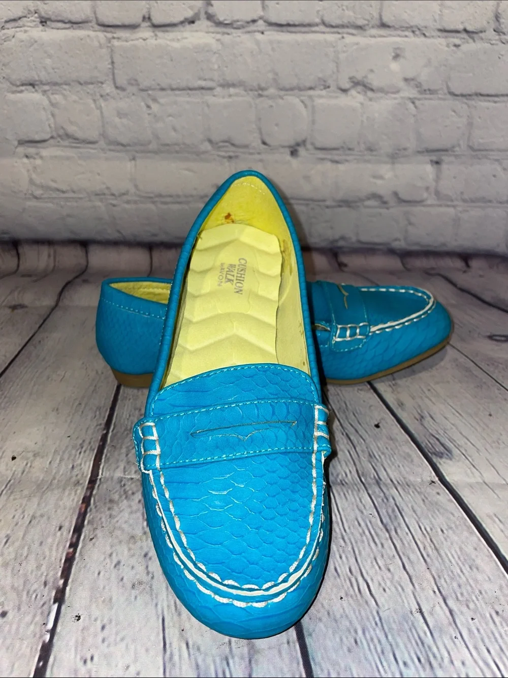 Avon Cushion Walk Turquoise Blue Women's Loafers Like New! Sz7